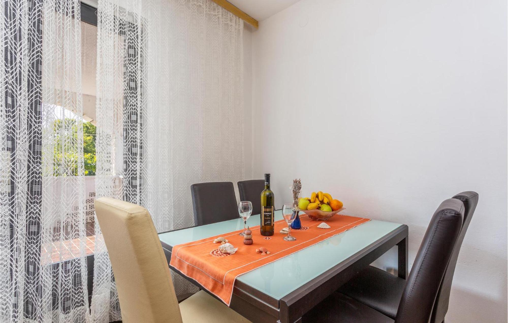 Gorgeous Apartment In Pinezici With Kitchen Exteriér fotografie